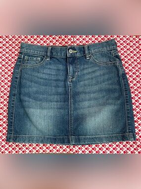 Old Navy Denim Jean Mini Skirt Five Pocket Classic Style 99% Cotton Size 4